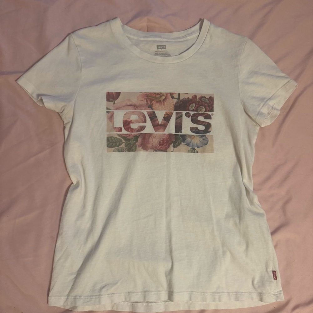 Levi's White Short Sleeve Fitted Tee with Pink Accents